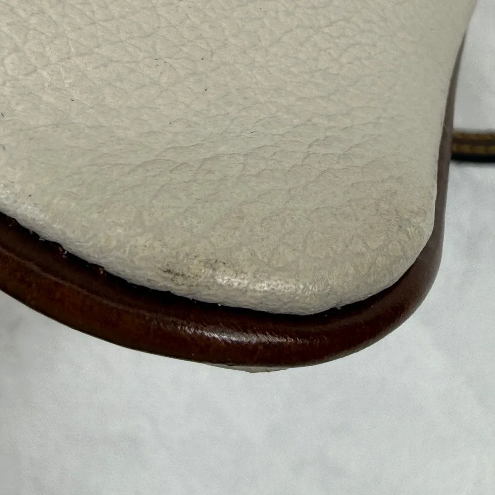 Dooney & Bourke Cream Pebbled‎ Leather Wristlet Pouch Brown Trim Duck Logo READ